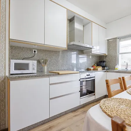 Adeinés Viviendas Uso Turístico Medio * A Estrada