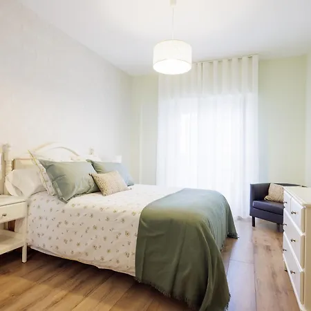 Adeinés Viviendas Uso Turístico Medio A Estrada