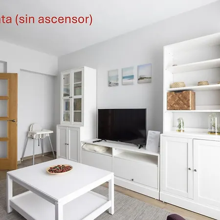 Adeines Viviendas Uso Turistico Medio A Estrada