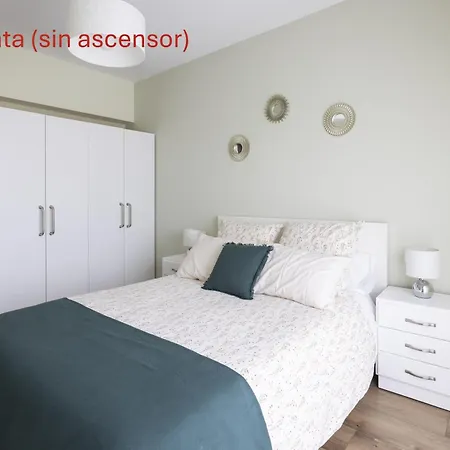 Adeinés Viviendas Uso Turístico Medio * A Estrada