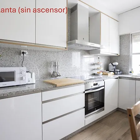 Adeines Viviendas Uso Turistico Medio A Estrada