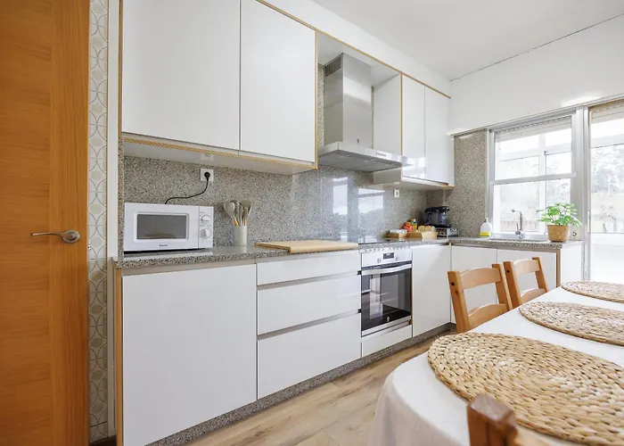 Adeines Viviendas Uso Turistico Medio * A Estrada