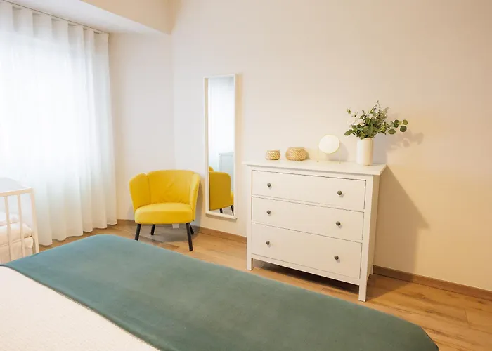 Adeines Viviendas Uso Turistico Medio * A Estrada