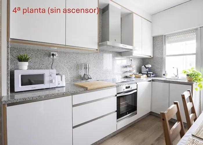 Adeines Viviendas Uso Turistico Medio A Estrada